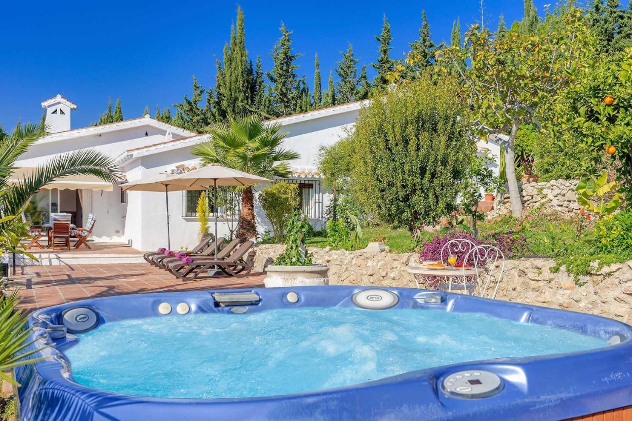 Private Heated Pool, Jacuzzi & 1225M2 Garden In Villa Cipreses Frigiliana Kültér fotó